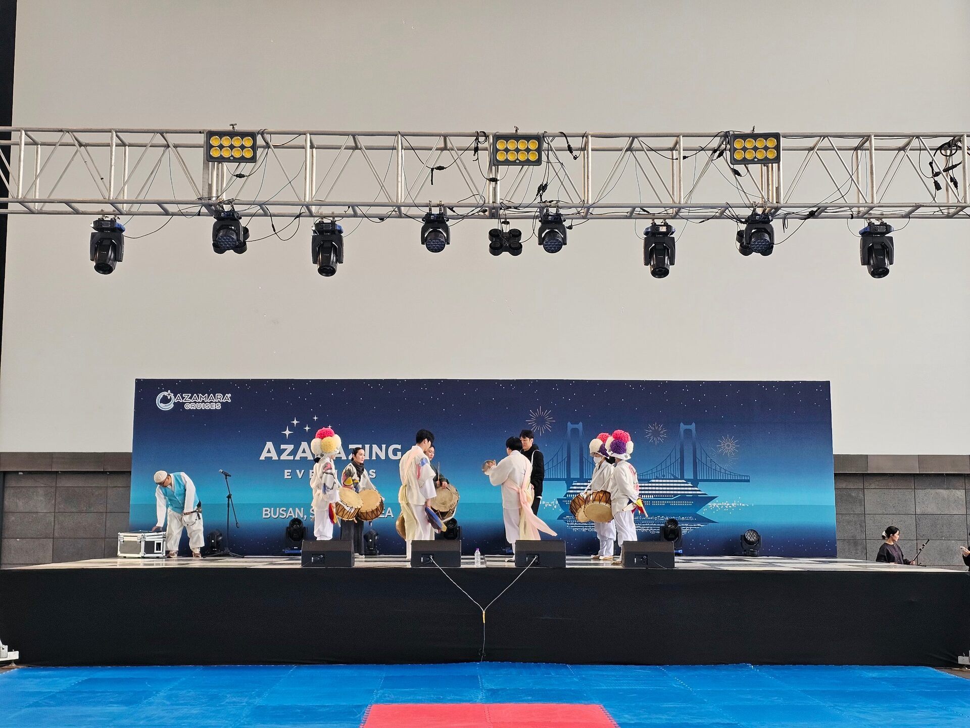 실내 공연 무대 조명 연출